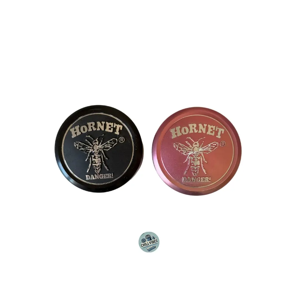 ChillVibes_Grinder_Métallique_Hornet_Danger_Image_Carroussel_Noir_&_Rose.webp